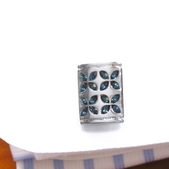 NEW Blue Faceted Swarovski® Crystal Flower Cufflinks - Picture 3 of 5